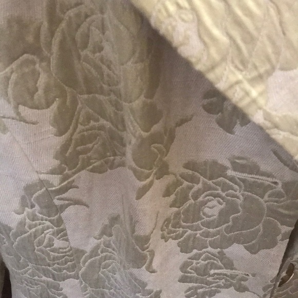 Jacket white and gold. - Picture 2 of 3